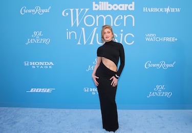 Olivia Lunny posa en la alfombra roja de los premios 'Billboard Women in Music 2025'.