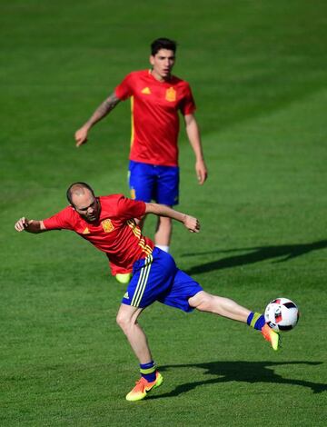 Spain's midfielder Andres Iniesta controls the ball during a training session in Saint-Martin-de-Re