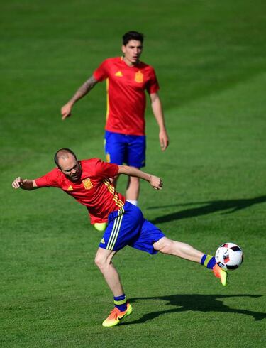 How and where can I watch Italy - Spain: times, TV, online