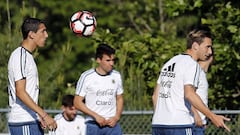 Argentina golea a Venezuela y será rival de EE.UU en semis