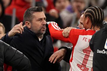 El Bayern Munich volvió a ganar en la  Bundesliga ante el Unión Berlín gracias a un gol de Raphael Guerreiro. Pero la imagene del partido la protagonizaron Nenad Bjelica y Leroy Sané. Cuando el conómetro marcaba 74 minutos, el entrenador del Union Berlin Nenad Bjelica, no le quiso alcanzar el balón a Leroy Sané para que este sacara rápido de banda. Este gesto molestó mucho al jugador del Bayern que propinó algunos improperios Nenad. Tras ello el entrenador le dio un manotazo al '10' del Bayern. Tuvieron que intervenir asistentes de ambos conjuntos para frenarlos.