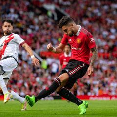 Manchester United loan Alex Telles to Sevilla