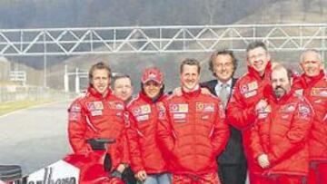 <b>TODOS A UNA. </b>El presidente de Ferrari, los pilotos, los técnicos... todos se mostraron ayer muy ilusionados con el nuevo 248 F1, el coche de su resurrección.