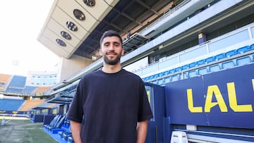 Mario Climent posando para AS en el Nuevo Mirandilla.