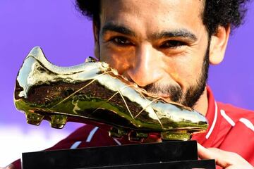 Mohamed Salah with the Premier League Golden Boot Award.