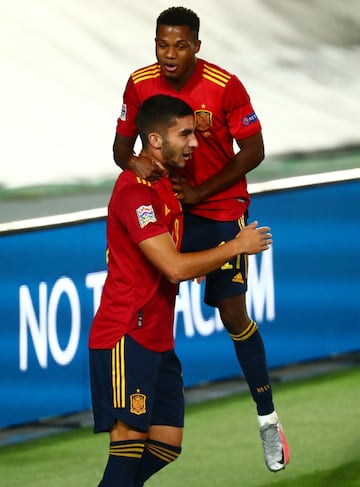 4-0. Ferrán Torres celebró el cuarto gol.