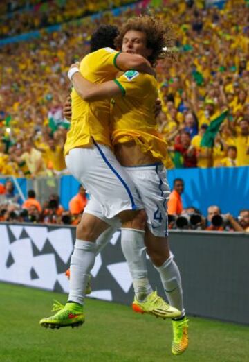 Gol 1-3 de Fred jugador de Brasil