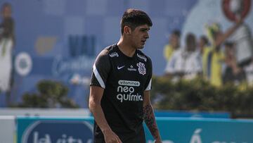 Colo Colo sondea a Araos y Corinthians define su postura