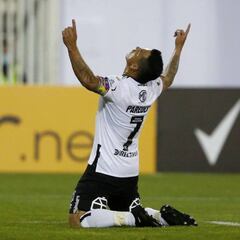 Tanque de oxígeno: Colo Colo derrotó a Peñarol y lidera el grupo