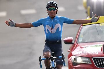 El ciclista colombiano del Movistar Team se impuso en el inicio de los Alpes, le sacó 1'30" al segundo y ahora es séptimo en la clasificación general.