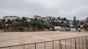 Municipio firma compromiso para renovar dos canchas de Valparaíso