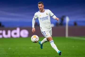 MADRID, SPAIN - FEBRUARY 06: Eden Hazard of Real Madrid CF runs with the ball  during the LaLiga Santander match between Real Madrid CF and Granada CF at Estadio Santiago Bernabeu on February 06, 2022 in Madrid, Spain. (Photo by Diego Souto/Quality Sport Images/Getty Images)