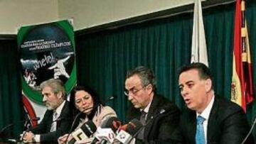 <b>PARA ESCOLARES. </b>Alejandro Blanco y Alberto López Viejo, ayer.