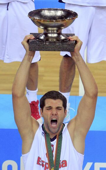 España consiguió el oro en el Eurobasket de Lituania tras imponerse en la final a Francia (98-85). Juan Carlos Navarro fue nombrado MVP del torneo, tras actuaciones estalares como los 35 puntos de la semifinal y los 27 de la final.