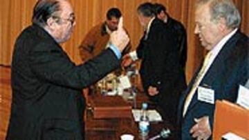 <B>CONTINÚA</b>. Manuel Pérez, con Enrique Franco tras la asamblea, completará su mandato por dos años más.