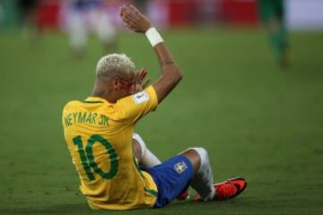 Neymar sufrió una cortada en la cara.