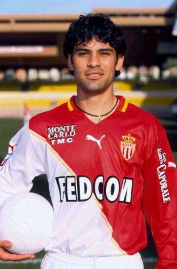 Después de la de la Copa América Paraguay 1999, con 20 años, Márquez fue fichado por el AS Mónaco por 6 millones de dólares. En su primera temporada conquistó la Liga francesa.