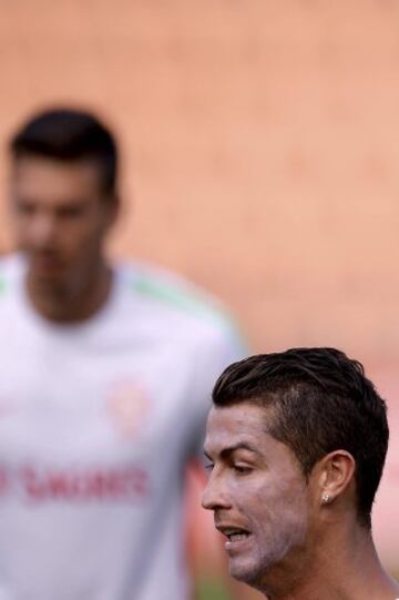 Cristiano Ronaldo durante en entrenamiento antes del partido contra Armenia.