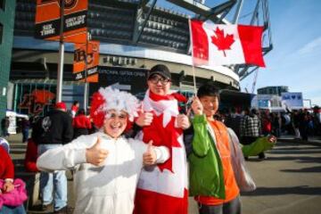 El color de la afición del Canadá vs México desde Vancouver