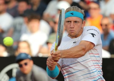 Auger-Aliassime erosiona con cincel a la roca Davidovich