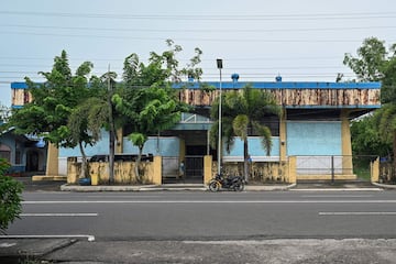 Vista exterior del Centro Deportivo Manuel Torres en la ciudad de Bago, provincia de Negros Occidental, Filipinas.