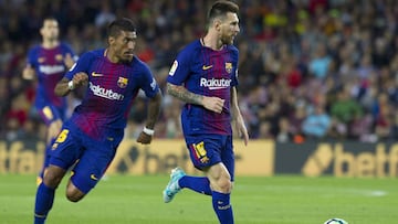 Messi y Paulinho, jugadores del Barcelona.