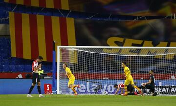 2. Frenkie De Jong celebró el segundo gol.