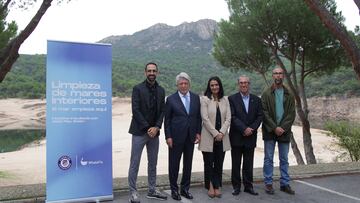 Las distintas personalidades posan en el acto.