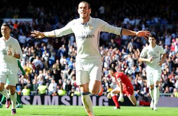 MADRID, SPAIN - NOVEMBER 06: Gareth Bale of Real Madrid celebrates after scoring his 2nd goal during the Liga match between Real Madrid CF and Leganes on November 6, 2016 in Madrid, Spain.