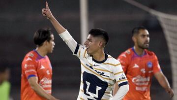 Pumas' Peruvian midfielder #27 Piero Quispe celebrates after scoring during the Liga MX Clausura football match between Pumas and Mazatlan at the Olimpico Universitario stadium in Mexico City on February 9, 2025. (Photo by ALFREDO ESTRELLA / AFP)