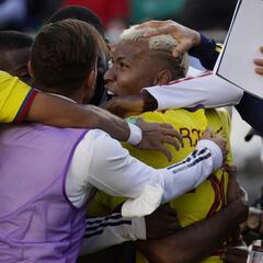 Colombia visita a Paraguay con la necesidad de sumar