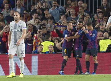 1-0. Rafinha celebr¨® el primer gol.