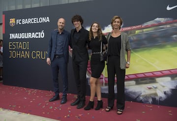 Johan Cruyff. Jordi Cruyff, Julen, Chantal and Susila.