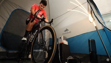 Un ciclista, durante una sesión de Heat-Training. 