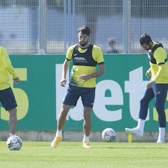 El Villarreal tiene un dilema en la banda izquierda