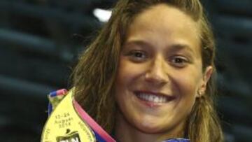 La nadadora española, Duane da Rocha, posa con su medalla de oro tras ganar los 200 metros espalda femeninos de la 32º edición del Campeonato Europeo de Natación 2014 en el velódromo de Berlín, en Alemania, hoy, martes, 19 de agosto del 2014. Da Rocha se proclamó campeona de Europa de los 200 espalda en los continentales que se disputan en Berlín. Con el mejor crono en las semifinales, la malagueña se impuso en los últimos metros a la británica Elisabeth Simmonds y a la rusa Daria Ustinova con 2:09.37 por 2:09.66 y 2:09.79. EFE/David Ebener