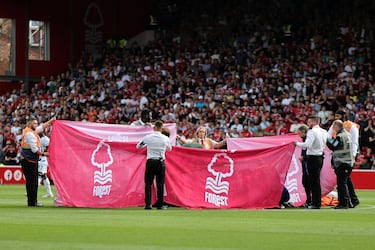 Al inicio del encuentro entre el Nottingham Forest y el Bournemouth Danilo, jugador brasileño del conjunto de la ciudad de Nottingham, cayó al suelo tras disputar un duelo aéreo en mitad del campo con Semenyo sufriendo una escalofriante lesión. Al caer su tobillo izquierdo cedió de una manera impactante. La lesión fue tan escalofriante que el cuerpo médico de los 'tricky trees' tuvo que desplegar una lona con el logo del equipo para cubrir al brasileño. Finalmente, abandonó el campo en camilla.