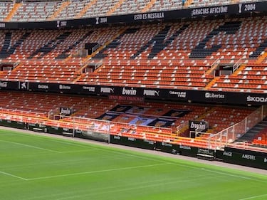 Las pancartas darán color a Mestalla en el Valencia-Levante