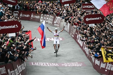 Pogacar en la Strade Bianche.