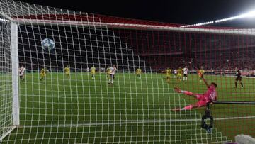 Juanfer Quintero le devuelve la vida a River en el Monumental