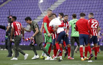 Los jugadores del Atlético de Madrid celebrando el título de campeones de LaLiga Santander después de ganar al Valladolid por 1-2