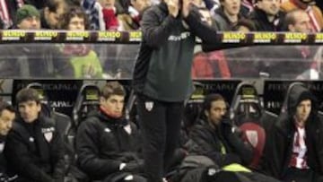 El entrenador argentino del Athletic de Bilbao Marcelo Bielsa (c), durante el partido de Liga ante el Rayo Vallecano.