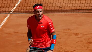 Tenis, Chile vs Eslovenia
Alejandro Tabilo celebra su punto contra Blaz Rola y Sebastian Dominko de Eslovenia durante el partido de Copa Davis Grupo Mundial I disputado en el Club Union de Vina Del Mar .
05/03/2022
Sebastian Cisternas/Photosport
Tennis, Chile vs Slovenia
Alejandro Tabilo of Chile celebrate scoring a point against Blaz Rola and Sebastian Dominko of Slovenia during the match for the Davis Cup 2022 at the Club Union in Vina Del Mar, Chile.
05/03/2022
Sebastian Cisternas/Photosport