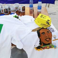 Ronaldinho, un imán para las multitudes en Cancún