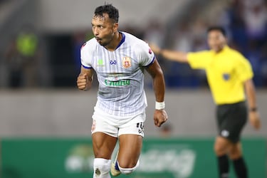 El autor del quinto gol del Barcelona en el Clásico de 2010 se ha convertido en un trotamundos del fútbol. Se retiró del fútbol profesional tras jugar en el Chiangmai United F. C. de la Liga 2 de Tailandia. 
