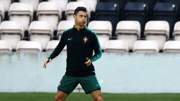 PORTO, PORTUGAL - JUNE 08: Cristiano Ronaldo of Portugal warms up during the Portugal Training Session prior to the UEFA Nations League Final between Portugal and the Netherlands at Boavista Football Clubs home ground Estadio do Bessa on June 08, 2019 in Porto, Portugal. (Photo by Dean Mouhtaropoulos/Getty Images)