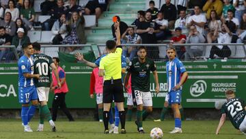 Partido Racing de Ferrol - Deportivo de La Coruña. roja a Raúl Carnero