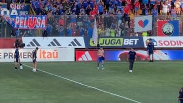 La U acababa de ganar y esto fue lo primero que hizo Charles Aránguiz: la escena conmueve