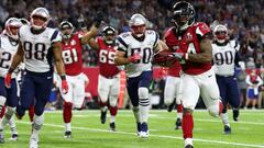 Feb 5, 2017; Houston, TX, USA; Atlanta Falcons running back Devonta Freeman (24) scores a touchdown during the second quarter against the New England Patriots during Super Bowl LI at NRG Stadium. Mandatory Credit: Matthew Emmons-USA TODAY Sports