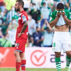 Cabrera se alía con el descuento y castiga a un Betis errático